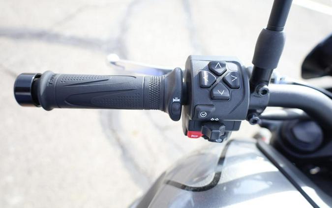 2022 Triumph Trident 660 Silver Ice Diablo Red