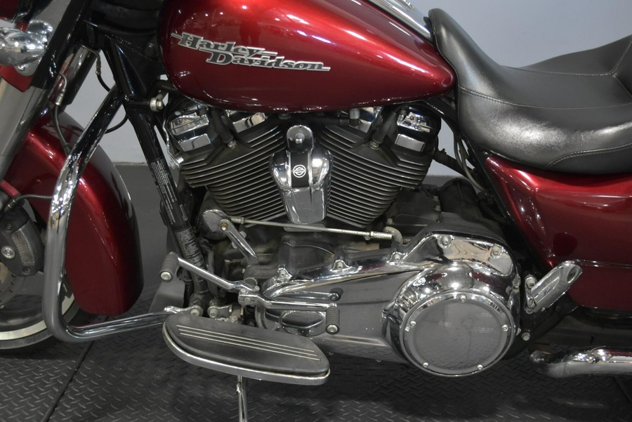 2017 Harley-Davidson Street Glide Special Velocity Red Sunglo