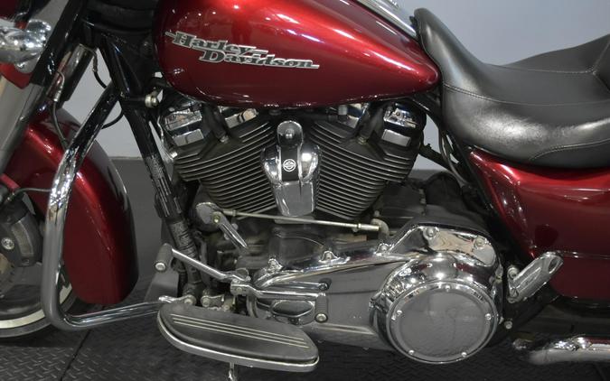 2017 Harley-Davidson Street Glide Special Velocity Red Sunglo