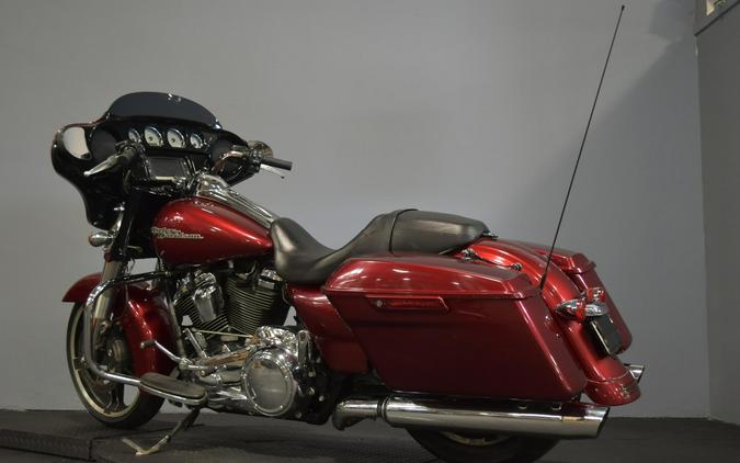 2017 Harley-Davidson Street Glide Special Velocity Red Sunglo