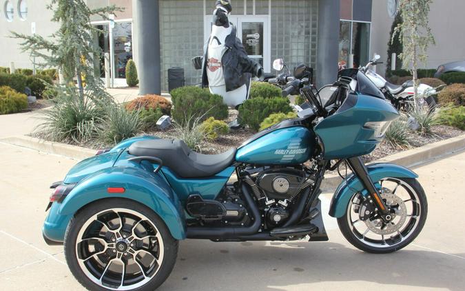 2026 Harley-Davidson Road Glide 3 Teal Thunder