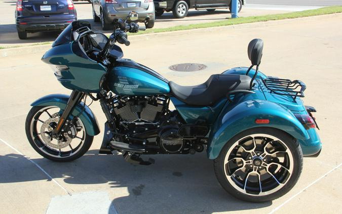 2026 Harley-Davidson Road Glide 3 Teal Thunder