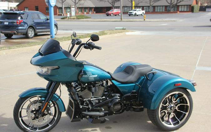 2026 Harley-Davidson Road Glide 3 Teal Thunder