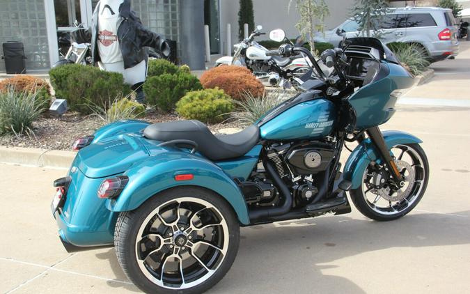 2026 Harley-Davidson Road Glide 3 Teal Thunder