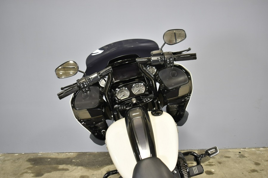 2022 Harley-Davidson Road Glide Special White Sand Pearl