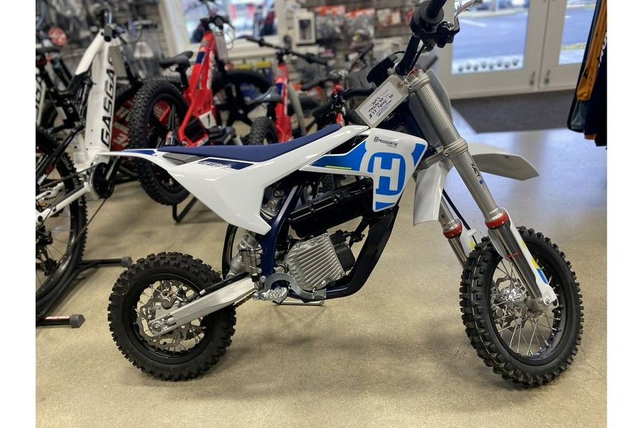 2024 Husqvarna Motorcycles EE 5