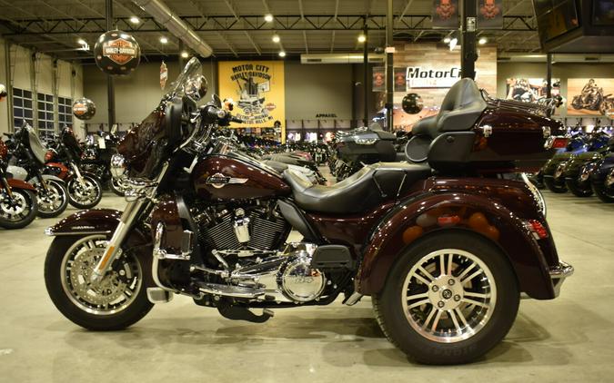 2022 Harley-Davidson Tri Glide Ultra FLHTCUTG