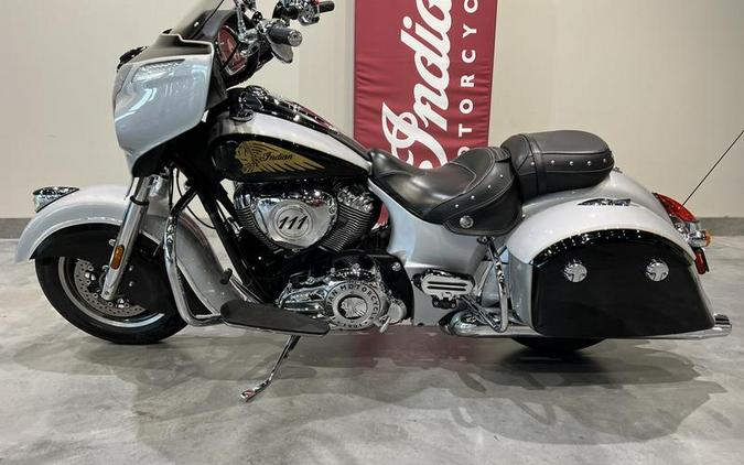 2016 Indian Motorcycle® Chieftain® Star Silver and Thunder Black