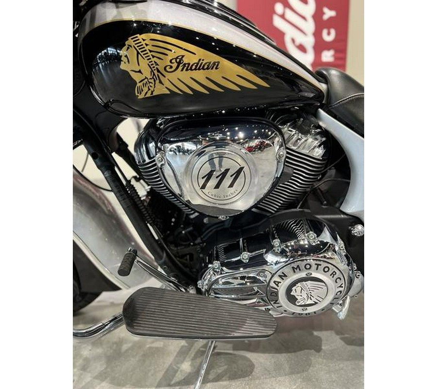 2016 Indian Motorcycle® Chieftain® Star Silver and Thunder Black