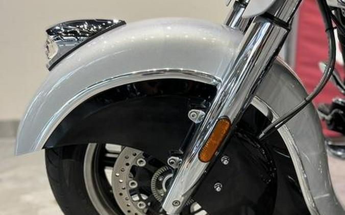 2016 Indian Motorcycle® Chieftain® Star Silver and Thunder Black