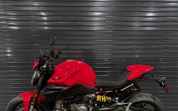 2027 Ducati MONSTER PLUS