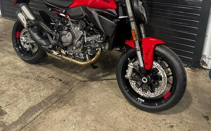 2027 Ducati MONSTER PLUS