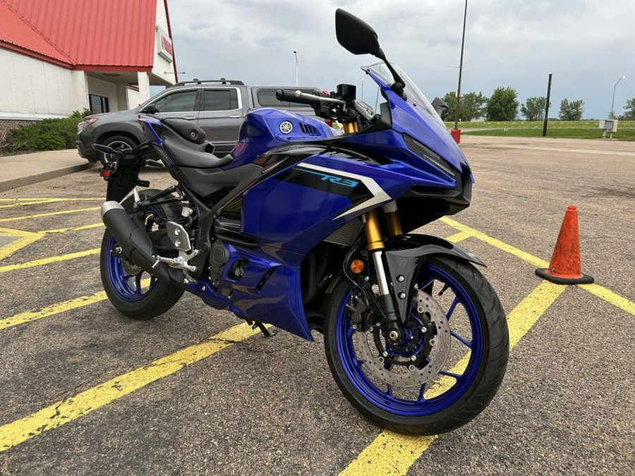 New 2025 Yamaha YZF-R3 ABS