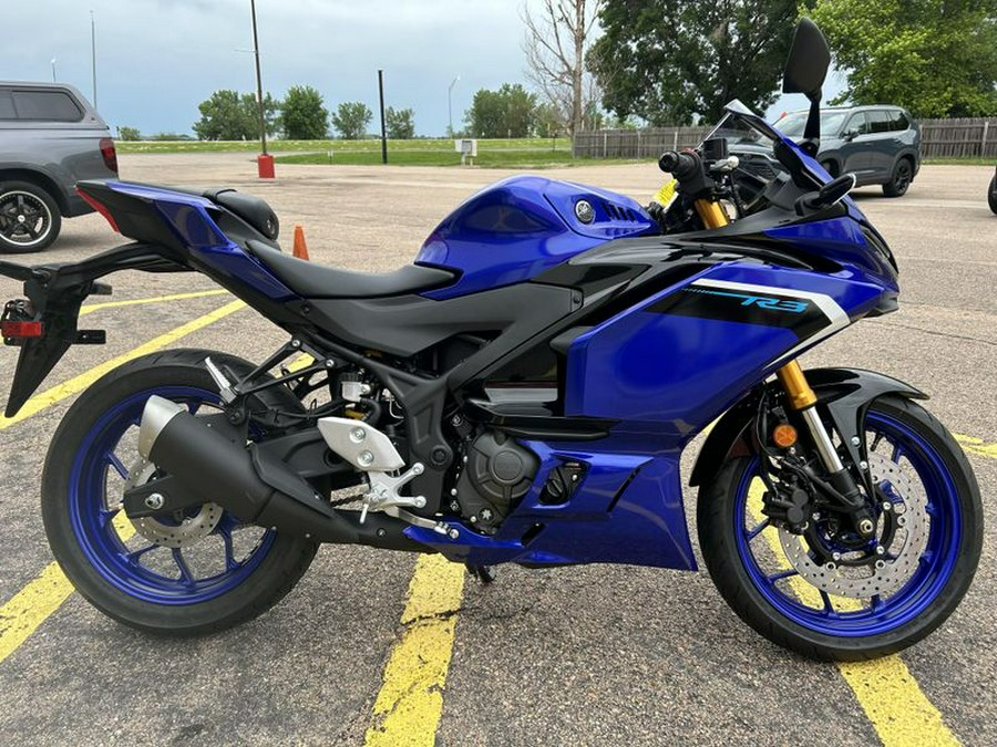 New 2025 Yamaha YZF-R3 ABS
