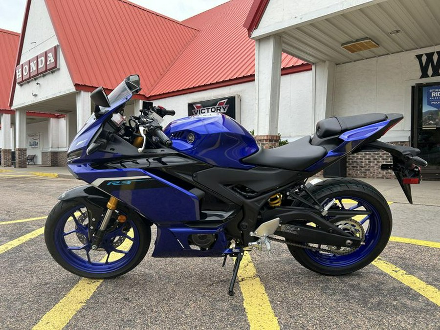 New 2025 Yamaha YZF-R3 ABS