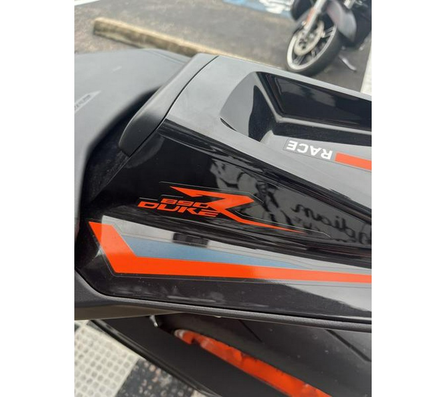 2023 KTM 890 Duke R