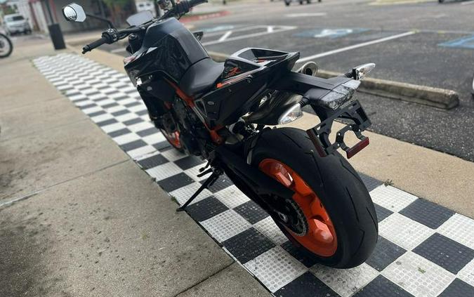 2023 KTM 890 Duke R