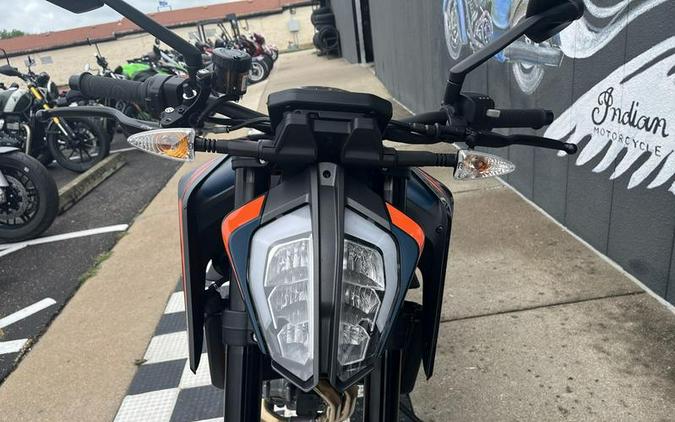 2023 KTM 890 Duke R