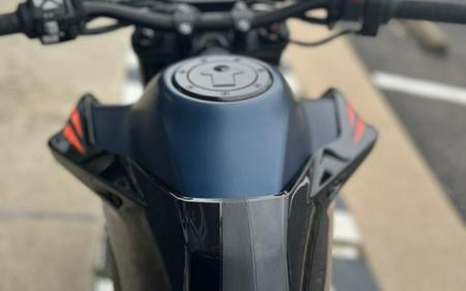 2023 KTM 890 Duke R