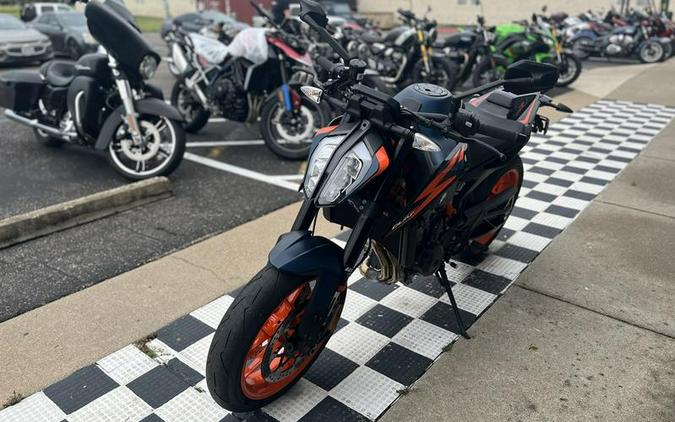 2023 KTM 890 Duke R