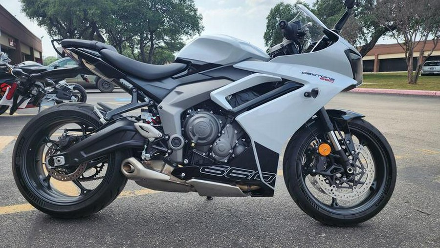 2024 Triumph Daytona 660 Snowdonia White/Sapphire Black