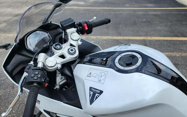 2024 Triumph Daytona 660 Snowdonia White/Sapphire Black