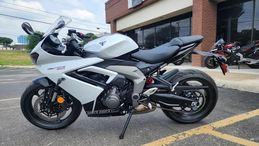 2024 Triumph Daytona 660 Snowdonia White/Sapphire Black