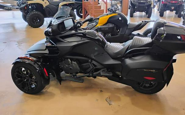 2024 Can-Am® Spyder RT Limited Dark Wheels