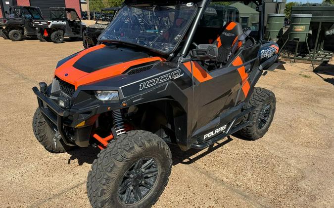 2018 Polaris Industries Polaris GENERAL™ 1000 EPS Deluxe - Titanium Metallic