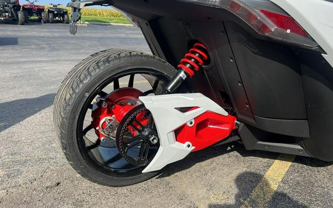 2023 Polaris Slingshot® ROUSH® Edition Manual