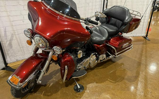 2009 Harley-Davidson® Electra Glide® Ultra Classic® FLHTCU 630729 Red Hot Sunglo