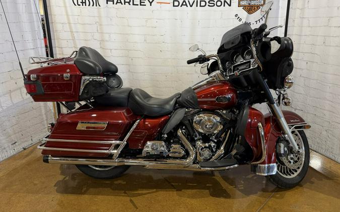 2009 Harley-Davidson® Electra Glide® Ultra Classic® FLHTCU 630729 Red Hot Sunglo