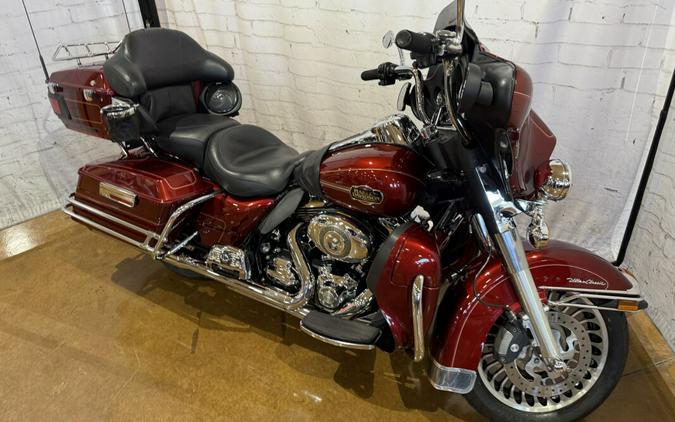 2009 Harley-Davidson® Electra Glide® Ultra Classic® FLHTCU 630729 Red Hot Sunglo
