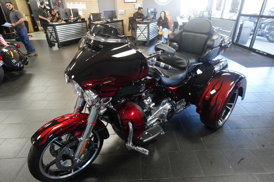 2022 Harley-Davidson CVO Tri Glide FLHTCUTGSE