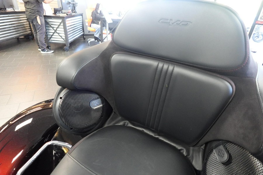 2022 Harley-Davidson CVO Tri Glide FLHTCUTGSE