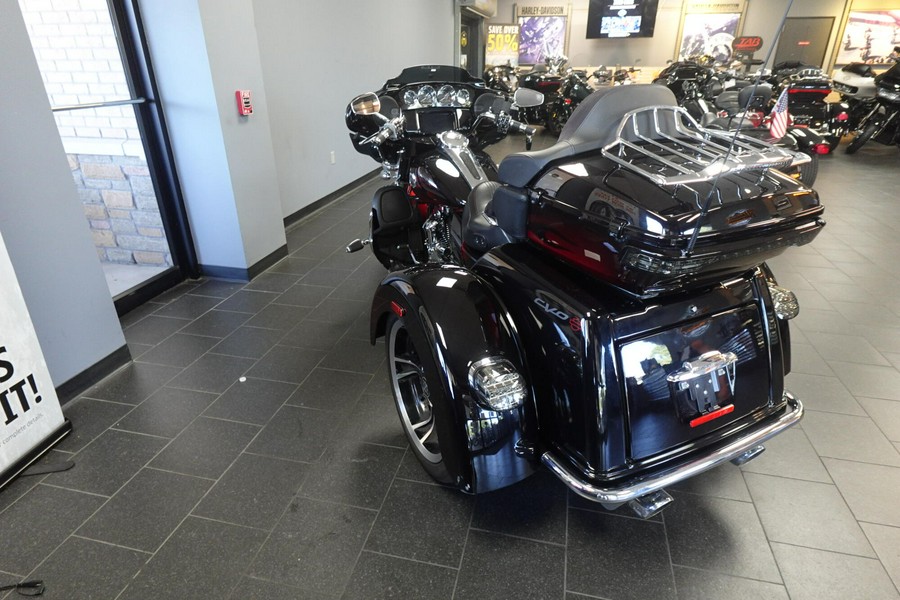 2022 Harley-Davidson CVO Tri Glide FLHTCUTGSE