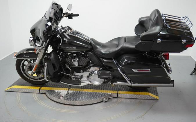 2017 Harley-Davidson® Ultra Limited Black Quartz