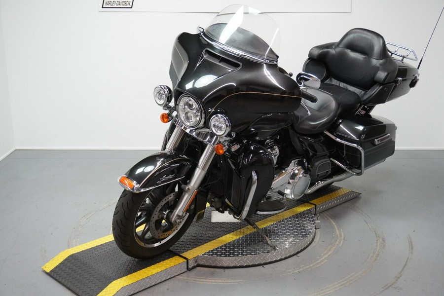 2017 Harley-Davidson® Ultra Limited Black Quartz