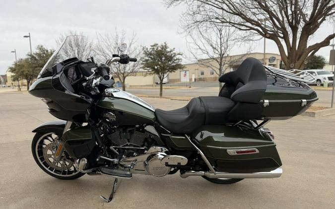 2026 Harley-Davidson® Road Glide Limited Olive Steel Metallic / Vivid Black Chrome Trim