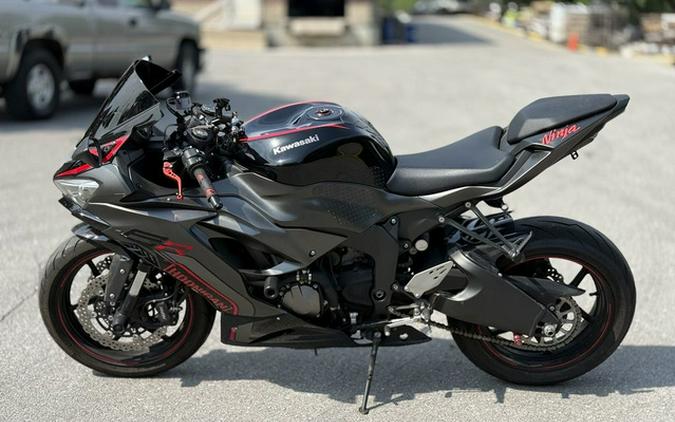 2023 Kawasaki Ninja ZX-6R ABS Metallic Matte Graphenesteel Gray / Black KRT Edition