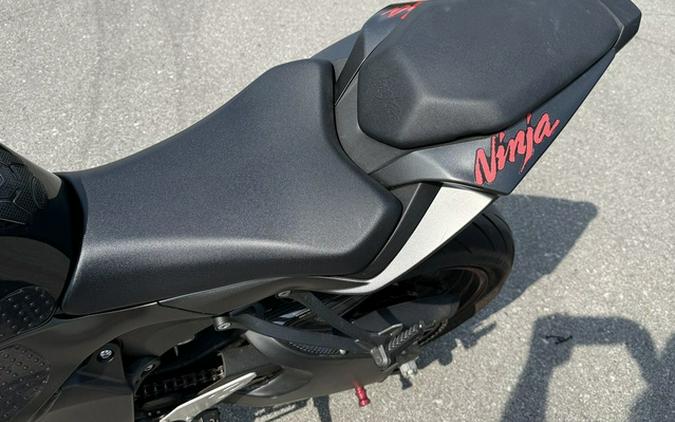 2023 Kawasaki Ninja ZX-6R ABS Metallic Matte Graphenesteel Gray / Black KRT Edition