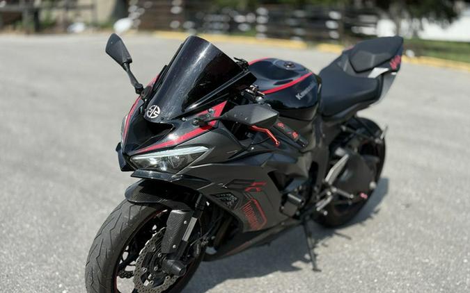 2023 Kawasaki Ninja ZX-6R ABS Metallic Matte Graphenesteel Gray / Black KRT Edition