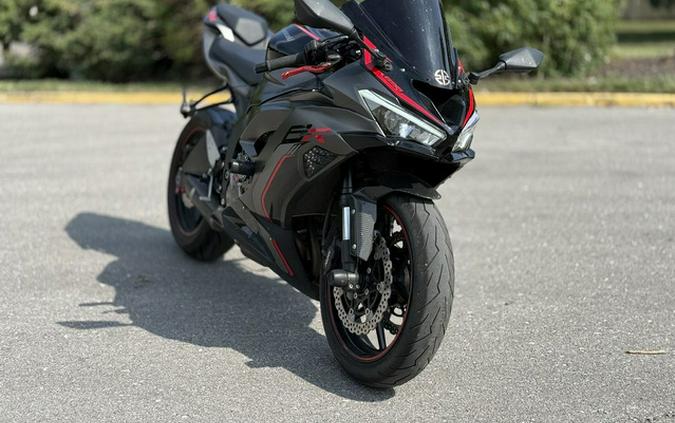 2023 Kawasaki Ninja ZX-6R ABS Metallic Matte Graphenesteel Gray / Black KRT Edition