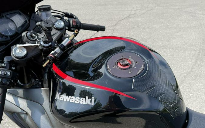 2023 Kawasaki Ninja ZX-6R ABS Metallic Matte Graphenesteel Gray / Black KRT Edition