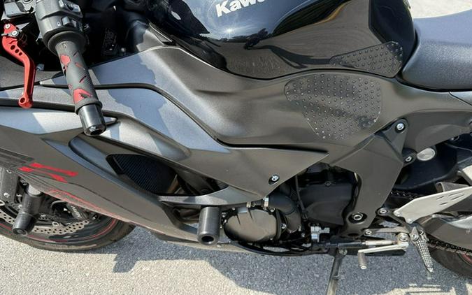 2023 Kawasaki Ninja ZX-6R ABS Metallic Matte Graphenesteel Gray / Black KRT Edition