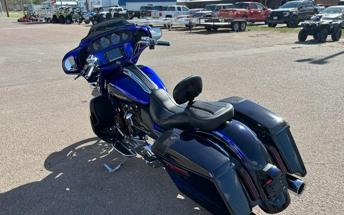 2017 CVO STREET GLIDE (FLHXSE) - Harley-Davidson®