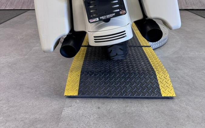 2022 FLHXS Street Glide® Special