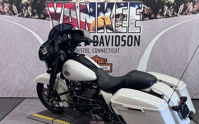 2022 FLHXS Street Glide® Special