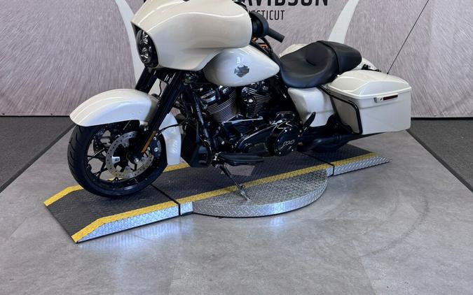 2022 FLHXS Street Glide® Special