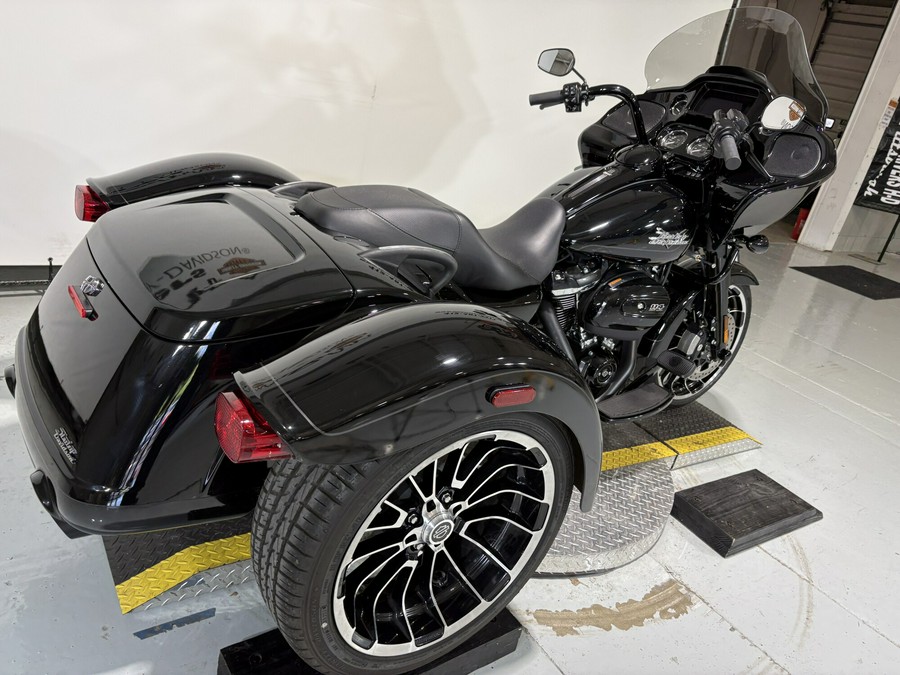 2024 Harley-Davidson® Road Glide® 3 Vivid Black - Black Finish